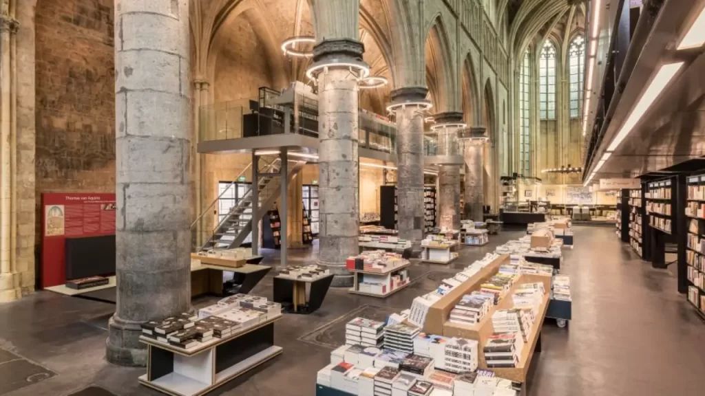 livrarias iconicas - selexyz dominicanen - maastricht - holanda