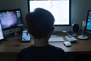 Perigo da internet para crianças e jovens