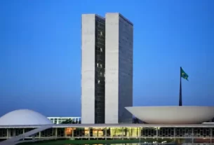 Livros sobre o Brasil Contemporâneo_ Decifrando o Julgamento de Bolsonaro - Brasília